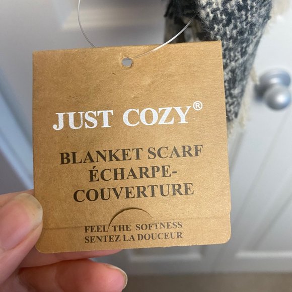 NWT Just Cozy Blanket Scarf with Fringe - Picture 3 of 6